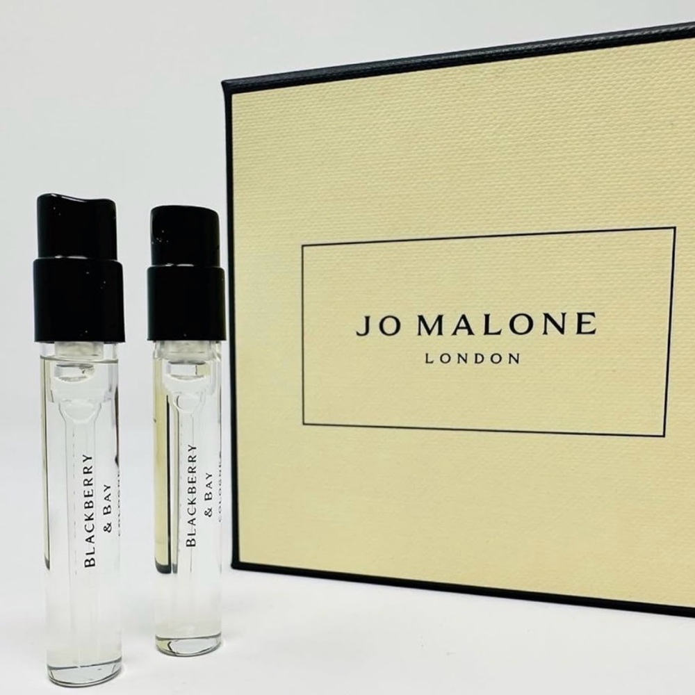 Jo Malone Sample Vials Set on Cream Drawstring Pouch 22 x .05oz/1.5ml
